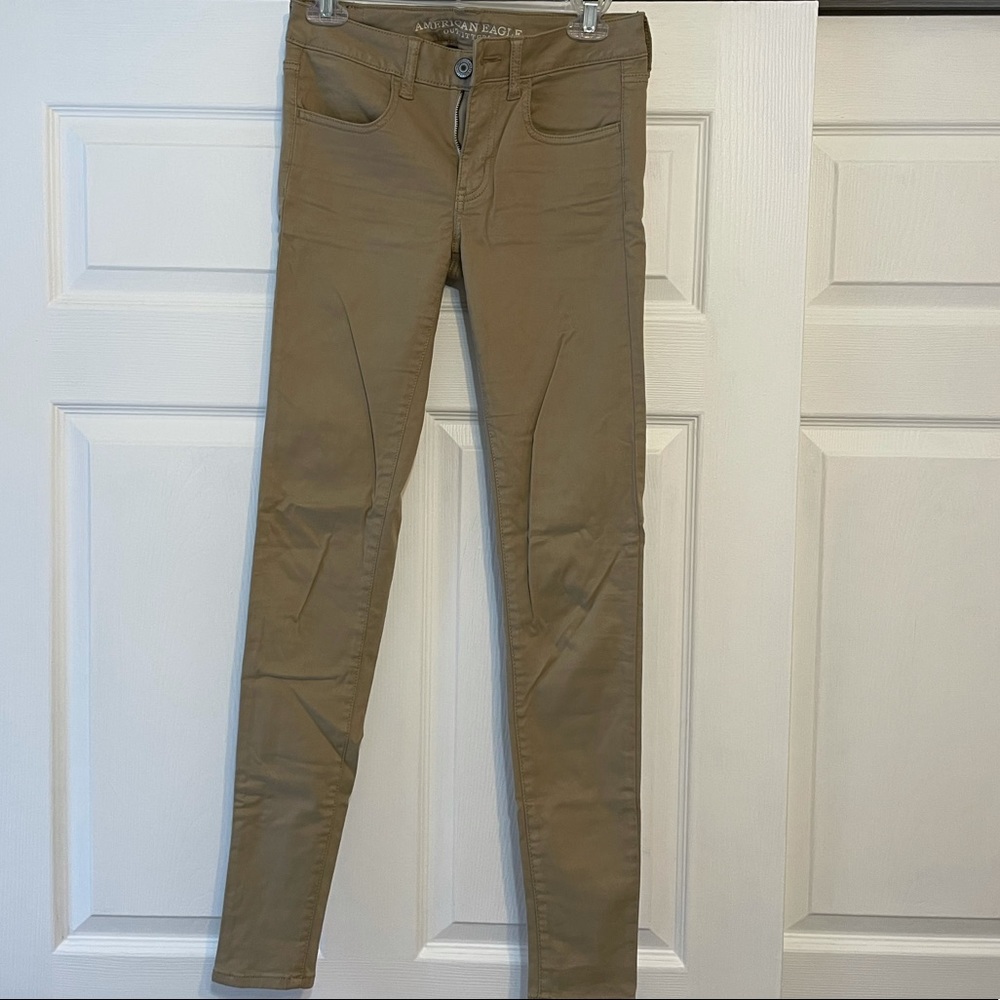 Khaki colored jeans American Eagle